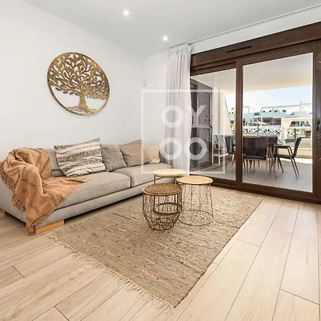 Laguna Ground-floor Garden Suite, With Two Private Terraces, By Oyoostays 公寓 托雷维耶哈