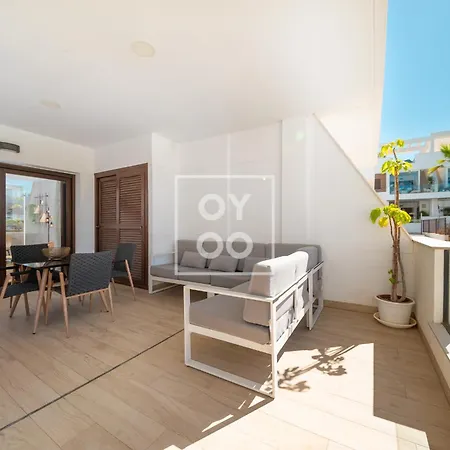 Laguna Ground-floor Garden Suite, With Two Private Terraces, By Oyoostays 公寓 *